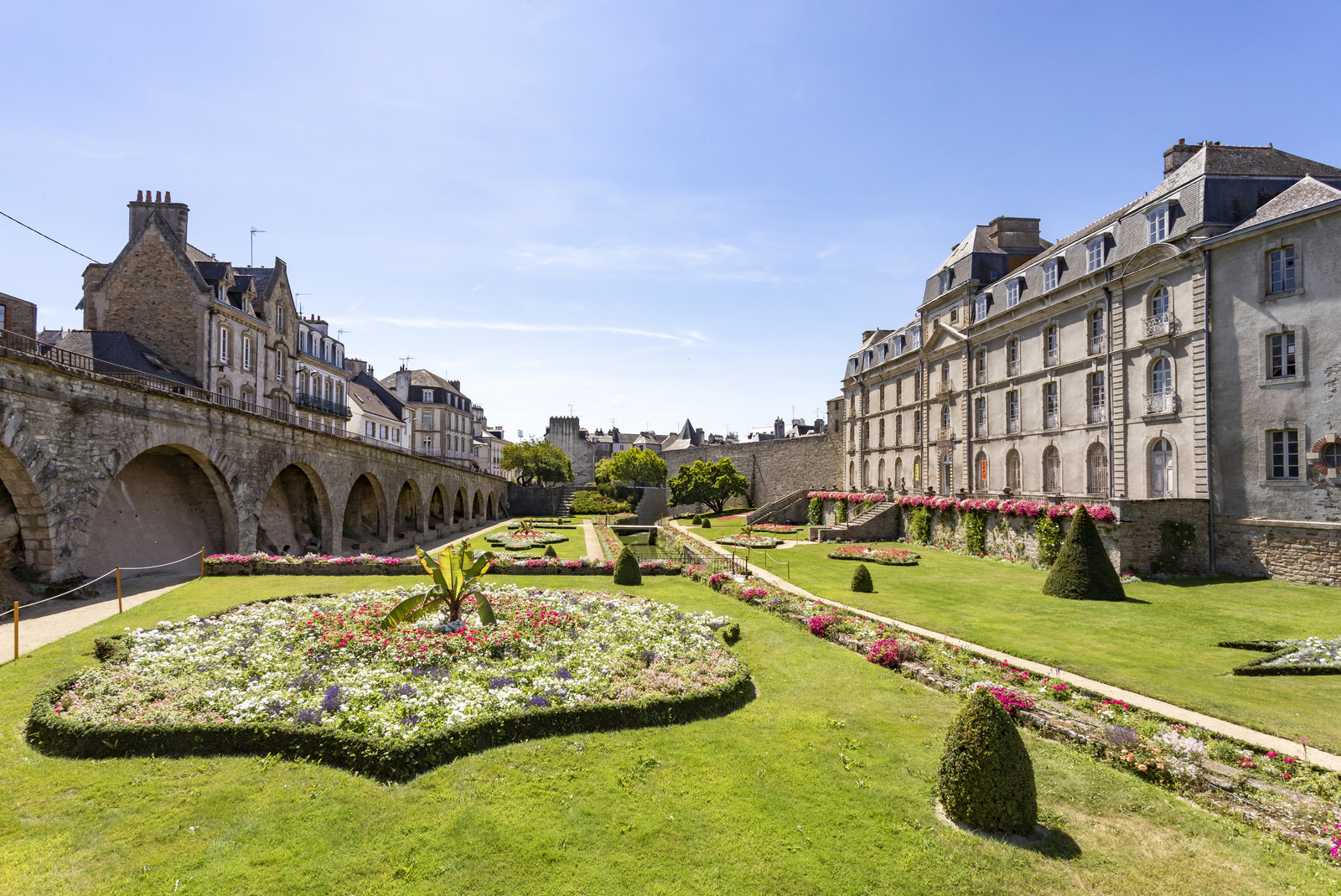 The garden and the castle of the stoat in Vannes