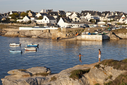 Le port et la plage de Kerroch - Ploemeur.