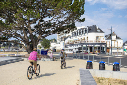 Balade au bord de la grande plage de Carnac