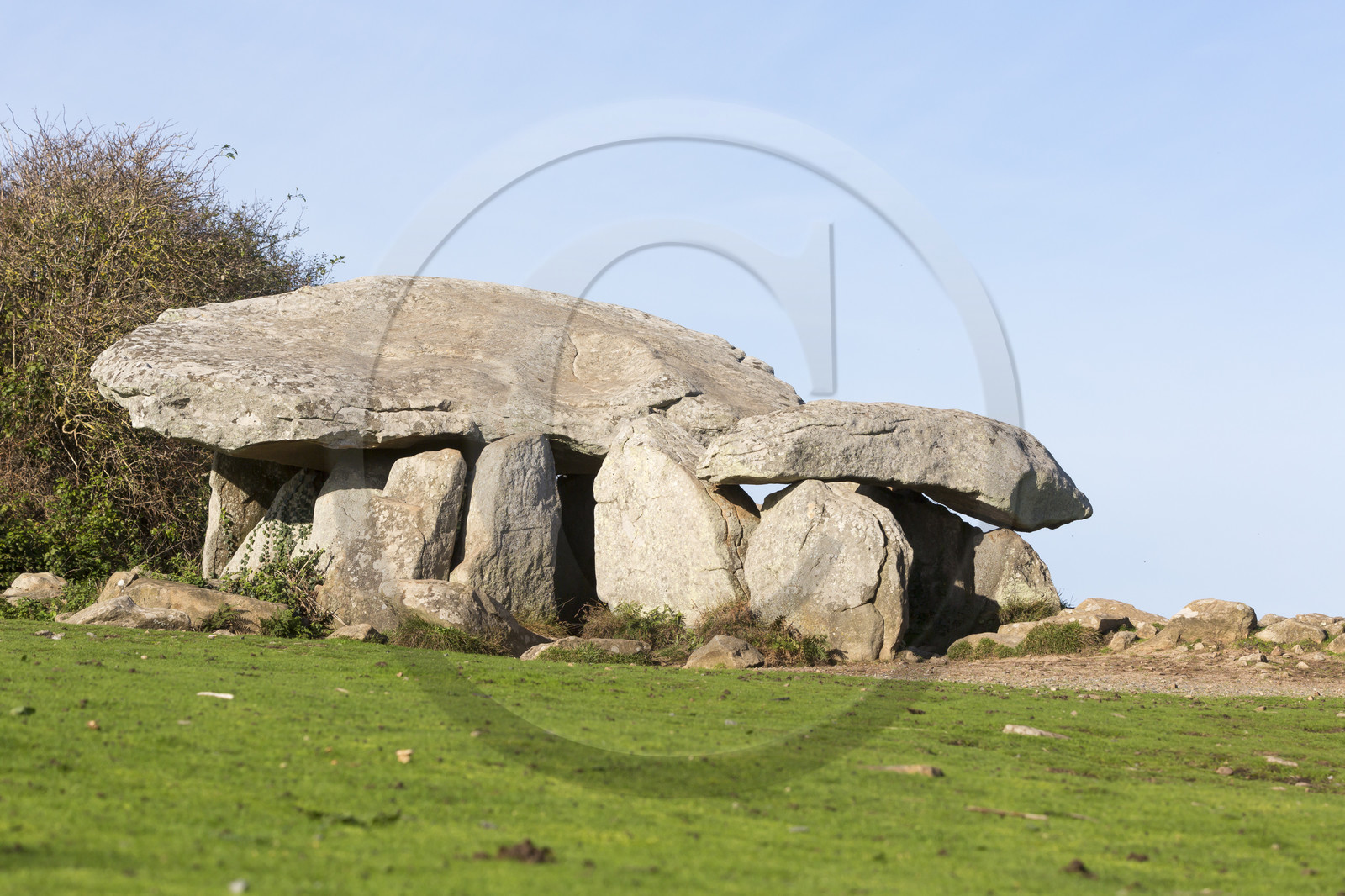 PenHap dolmen on the island to the monks