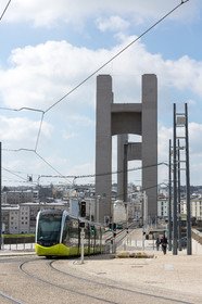 Tramway sur le pont de la Recouvrance à Brest