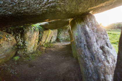 L'allée couverte de Kerguntuil à Trégastel.