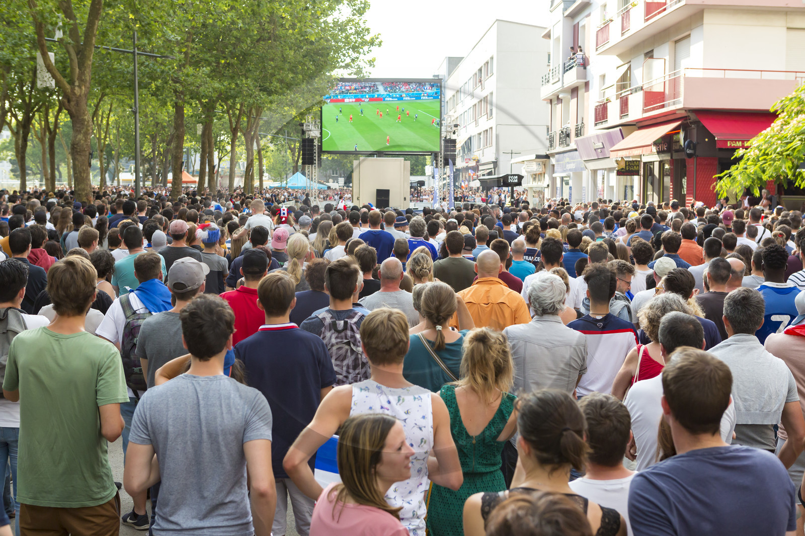 1 2 finale de coupe du monde de Football. Retransmission publique sur écran géant à Lorient 1 2 finale de coupe du monde de Football. Retransmission publique sur écran géant à Lorient