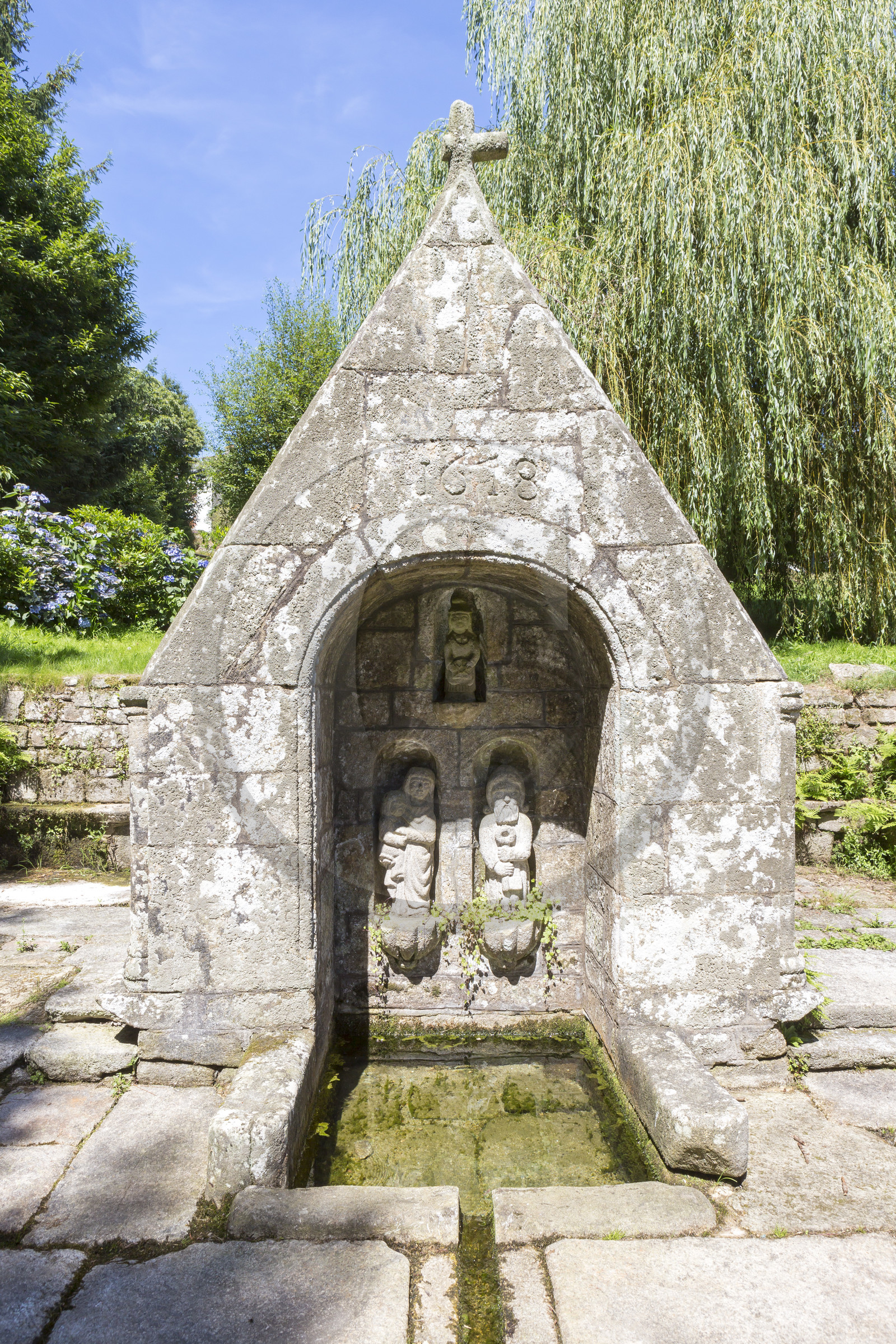 La fontaine Saint Muthurin à Quistinic La fontaine Saint Muthurin à Quistinic