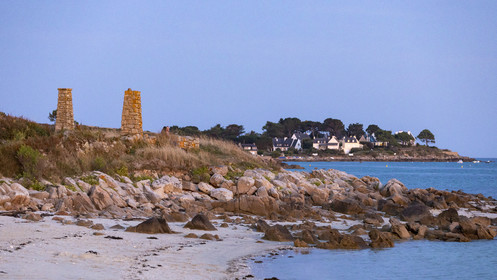 Cheminées le long du chemin litoral. Carnac