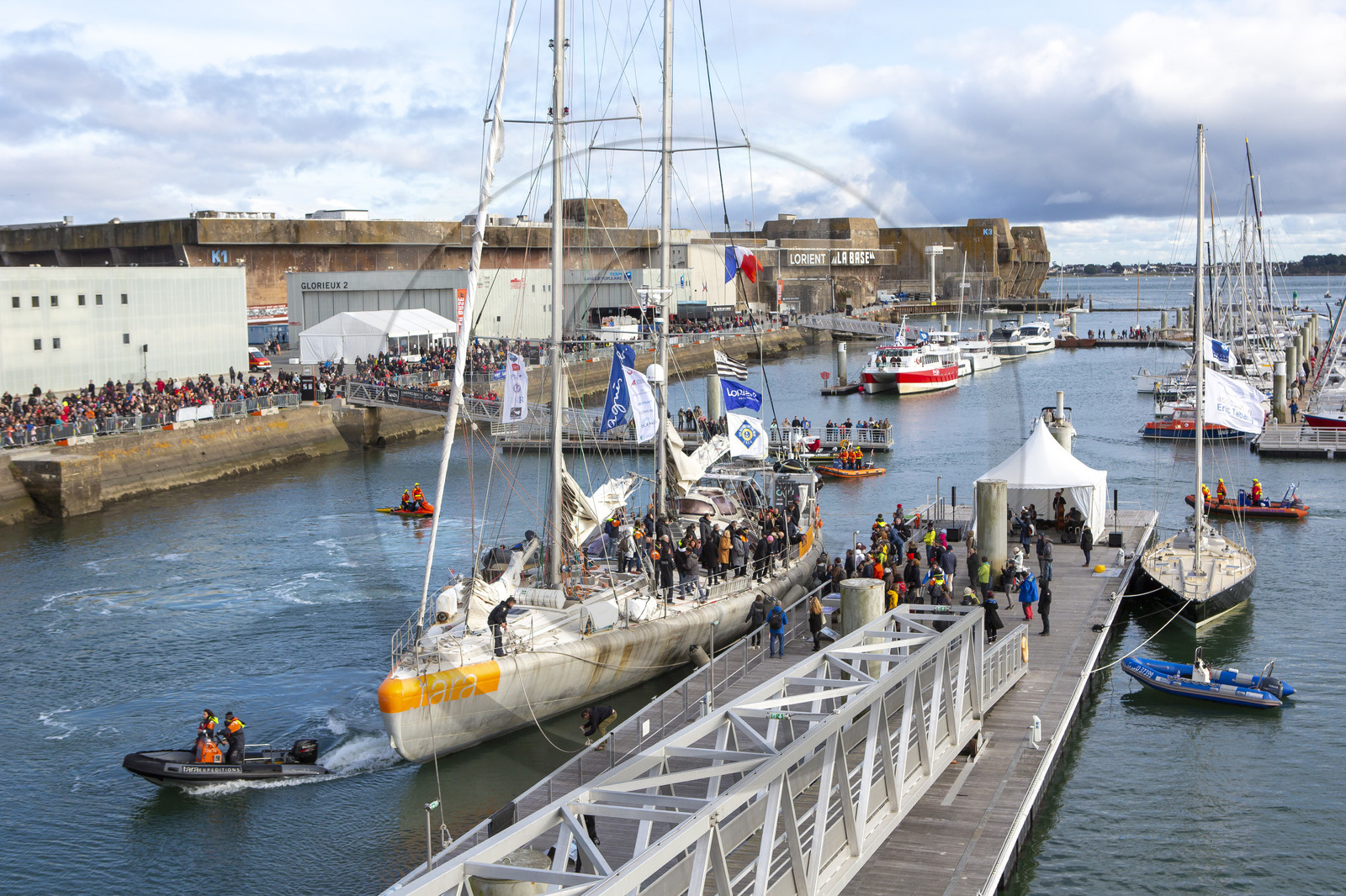 Lorient le 27 Octobre 2018 _ Arrivée du Tara à la Base de sous-marins de Lorient. Lorient le 27 Octobre 2018 _ Arrivée du Tara à la Base de sous-marins de Lorient.